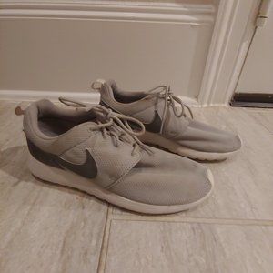 Nike Roshe One Running Shoes Size 6 Y